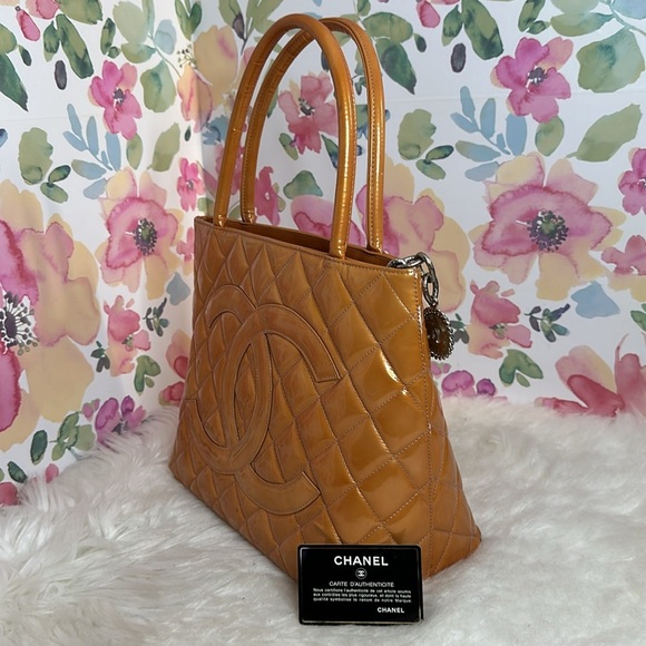 💯Authentic Chanel Medallion PM Size🍀 - Picture 16 of 17